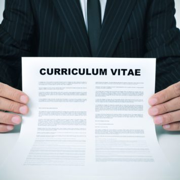 Dowiedz się, jak napisać CV, które przyciągnie wzrok pracodawcy