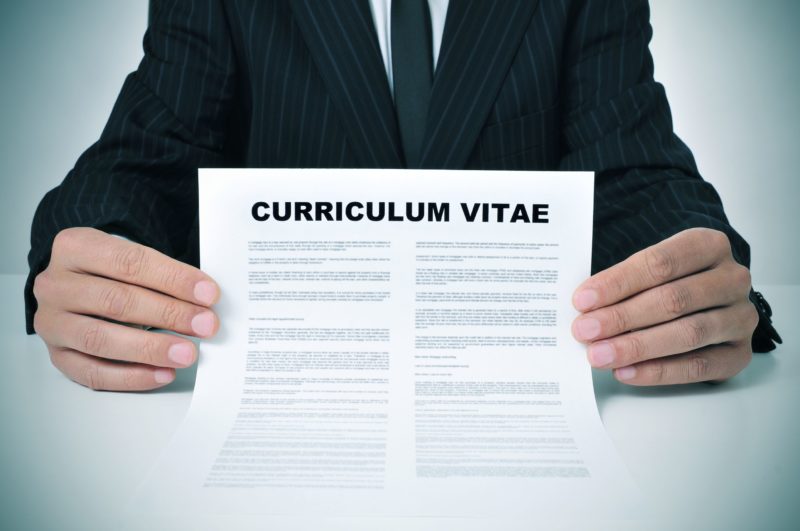 Dowiedz się, jak napisać CV, które przyciągnie wzrok pracodawcy
